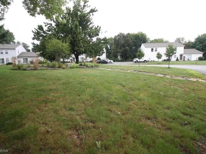 2551 Royal County Down , Unit D, Uniontown, OH 44685 Photo 32