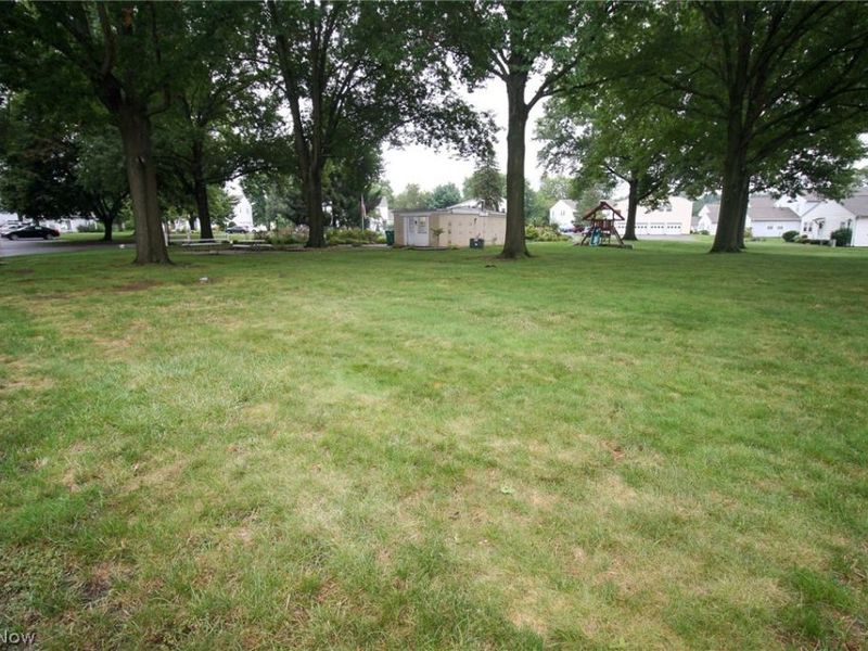 2551 Royal County Down , Unit D, Uniontown, OH 44685 Photo 40
