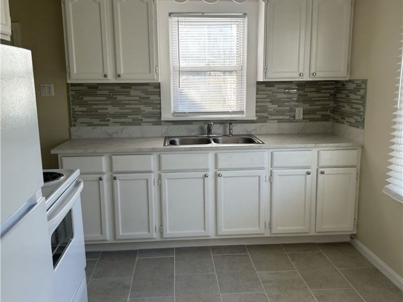 682 Barbara Avenue, Akron, OH 44306 Photo 5