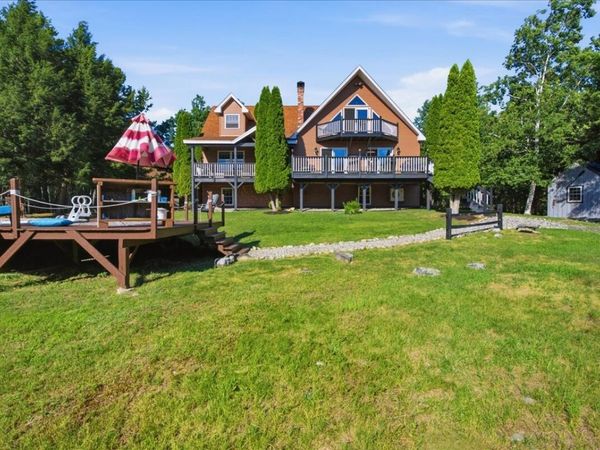 76 Daggett Drive, Raymond, ME 04071