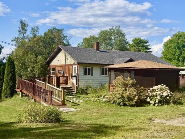 195 Estes Avenue , Palmyra, ME 04965
