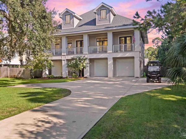 3224 Bay St, Gulf Breeze, FL 32563