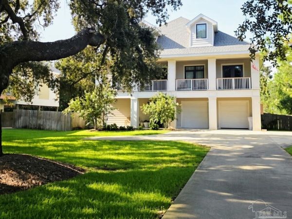 3224 Bay St, Gulf Breeze, FL 32563