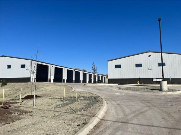 3301 111th Street , Unit 303, Urbandale, IA 50322