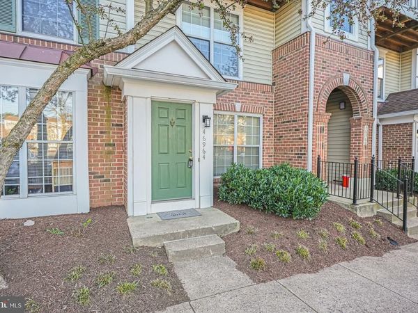 46964 COURTYARD SQUARE, STERLING, VA 20164