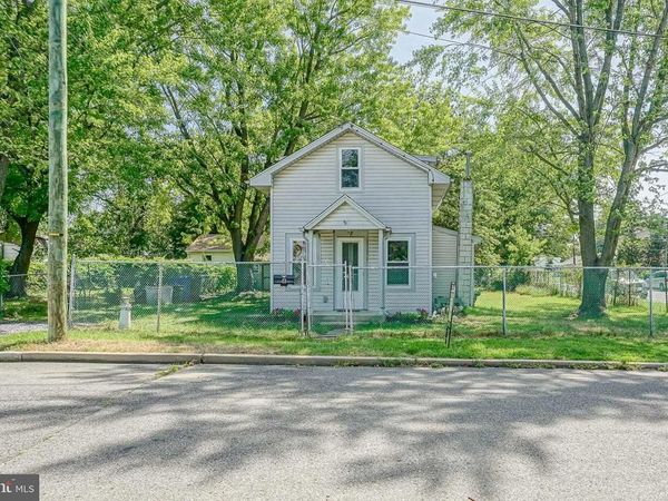 8 S 2ND STREET, NATIONAL PARK, NJ 08063