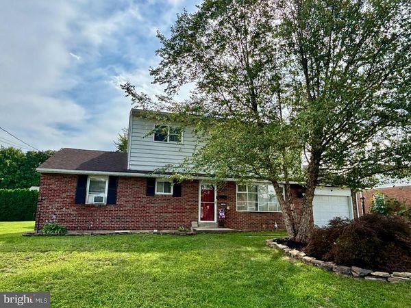 340 HARRY AVENUE, ROBESONIA, PA 19551
