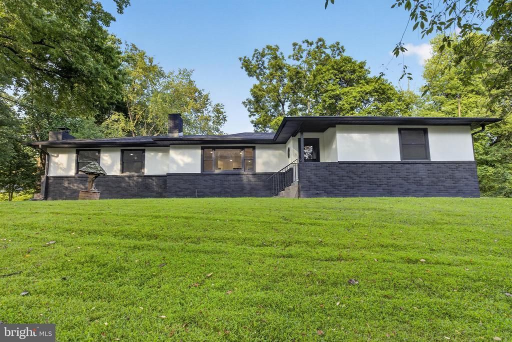 1 SUMMIT AVENUE, CHADDS FORD, PA 19317