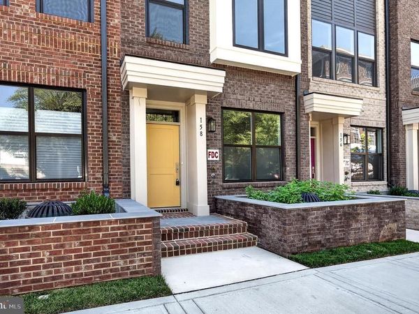 158 N LEE, FALLS CHURCH, VA 22046