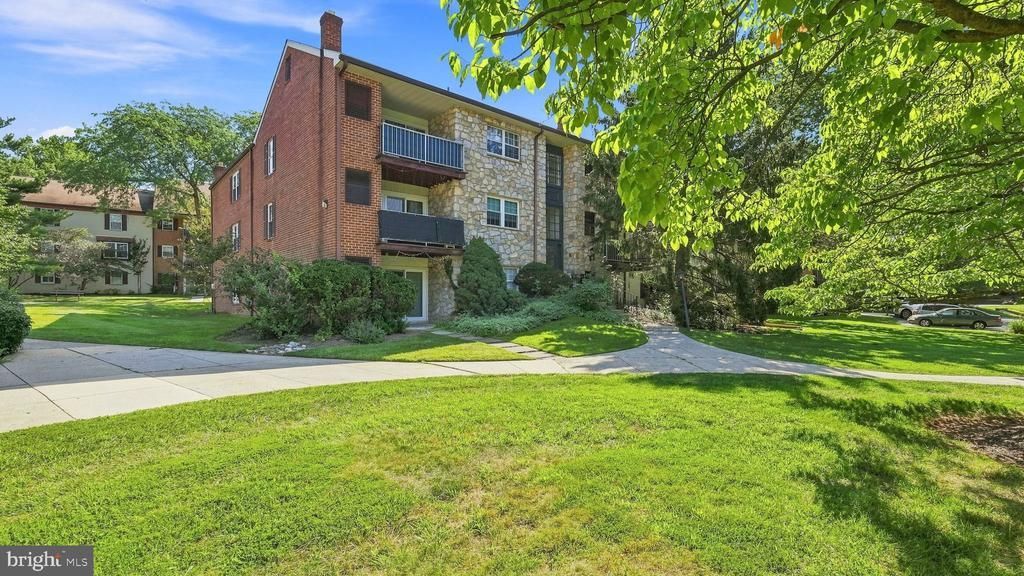 18 DRUMMERS LANE , WAYNE, PA 19087