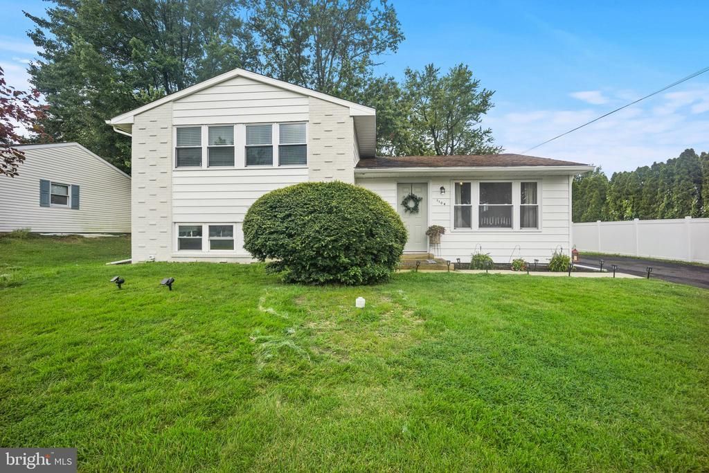 1104 FITCH PLACE, WARMINSTER, PA 18974