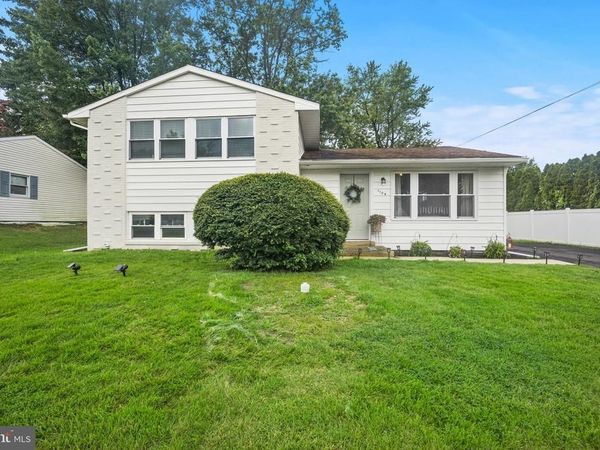 1104 FITCH PLACE, WARMINSTER, PA 18974