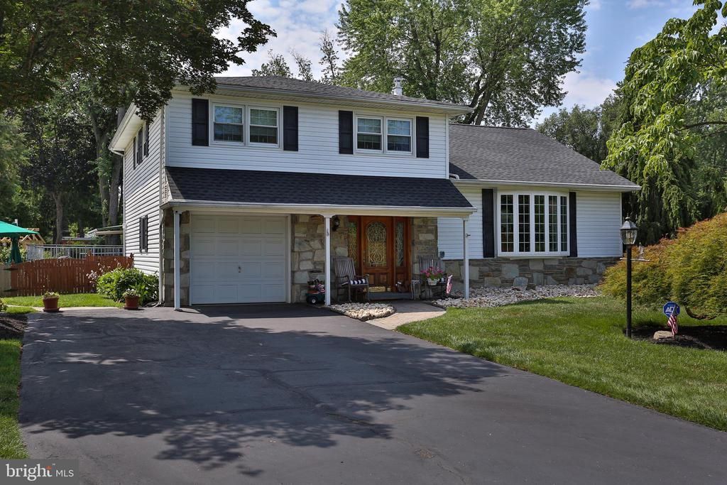 573 HAMMOND DRIVE , YARDLEY, PA 19067