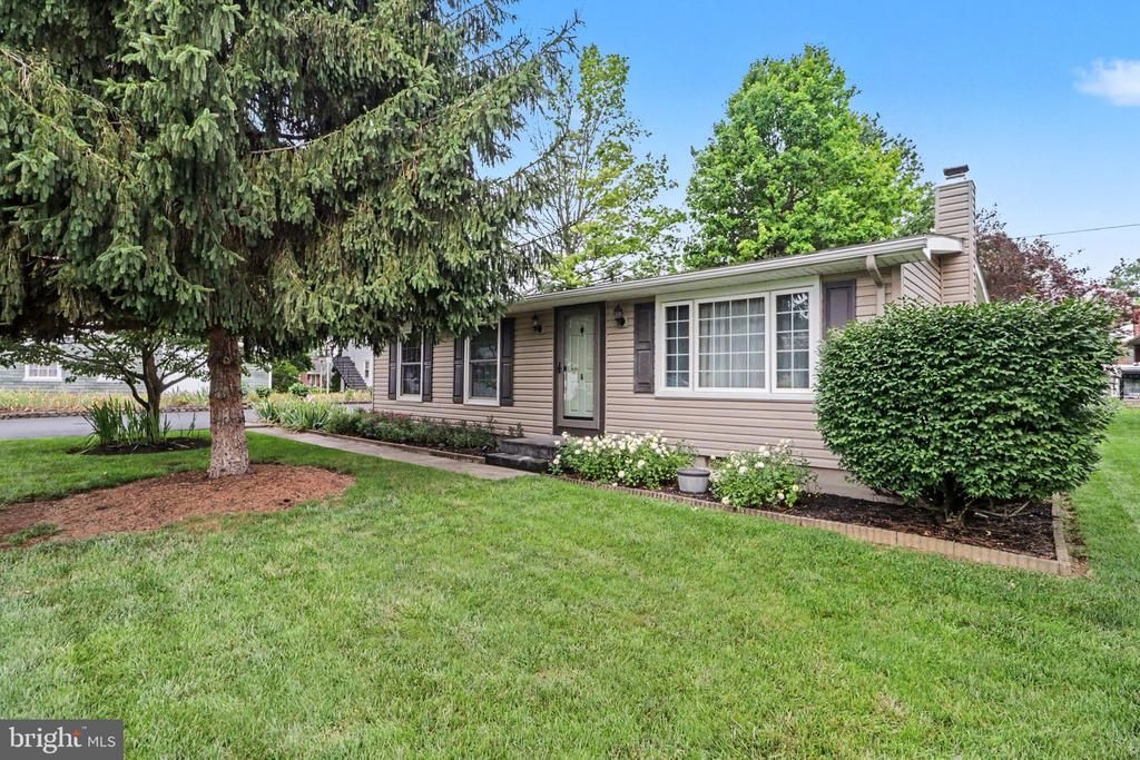 6 ARNOLD STREET, BOILING SPRINGS, PA 17007