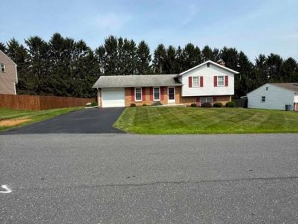 130 HOLLY DRIVE, MECHANICSBURG, PA 17055