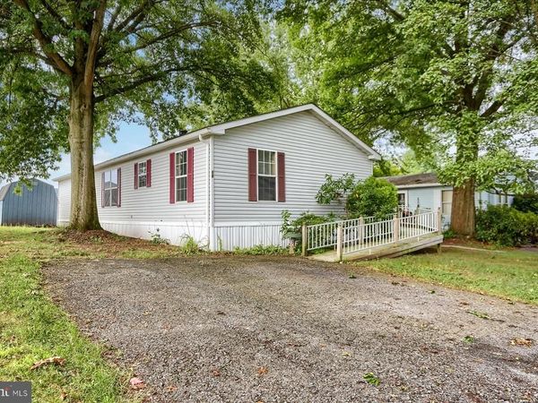 18 MIDLAND DRIVE, MILLERSBURG, PA 17061