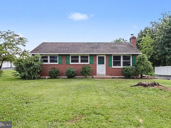 847 SHAWNEE DRIVE, HARRISBURG, PA 17112