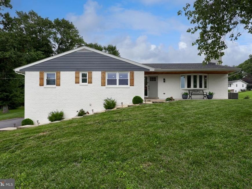 293 Tennyson Drive, Lancaster, PA 17602 Main Photo