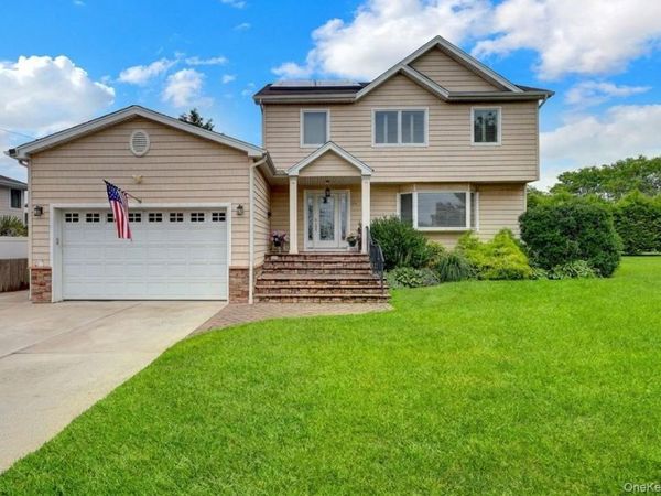 34 NE Admiral Road, Massapequa, NY 11758