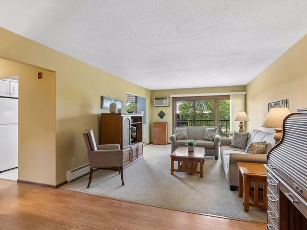 2700 Oxford Street N, Unit 140, Roseville, MN 55113