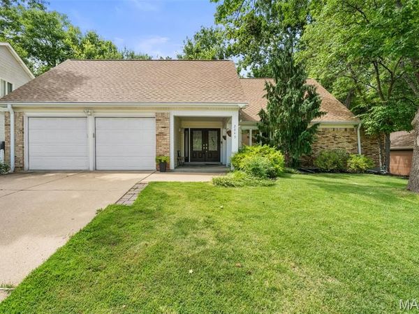 2045 Country Field Drive, Chesterfield, MO 63017