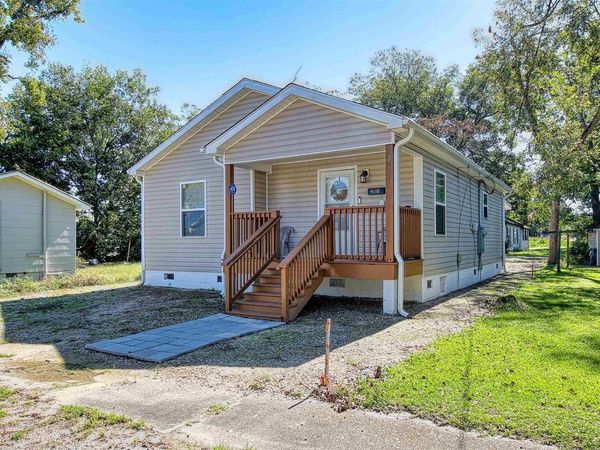 215 W James St. , Mullins, SC 29574
