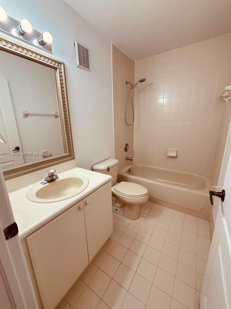 7080 NW 177th St , Unit 201-13, Hialeah, FL 33015 Photo