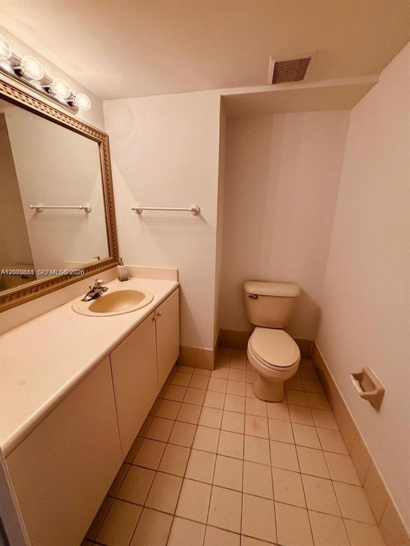 7080 NW 177th St , Unit 201-13, Hialeah, FL 33015 Photo