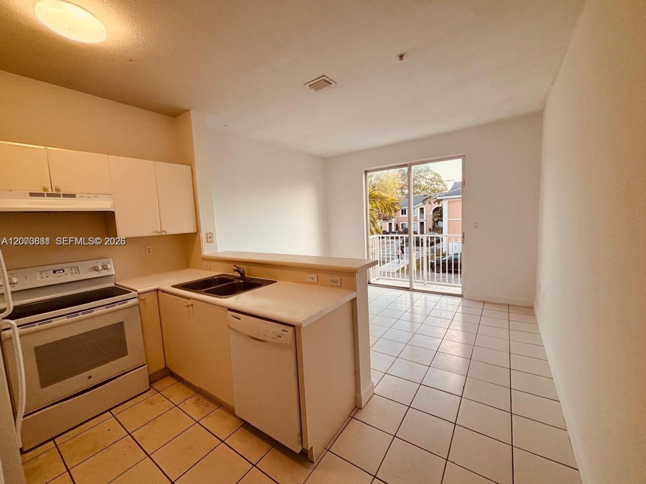 7080 NW 177th St , Unit 201-13, Hialeah, FL 33015 Photo