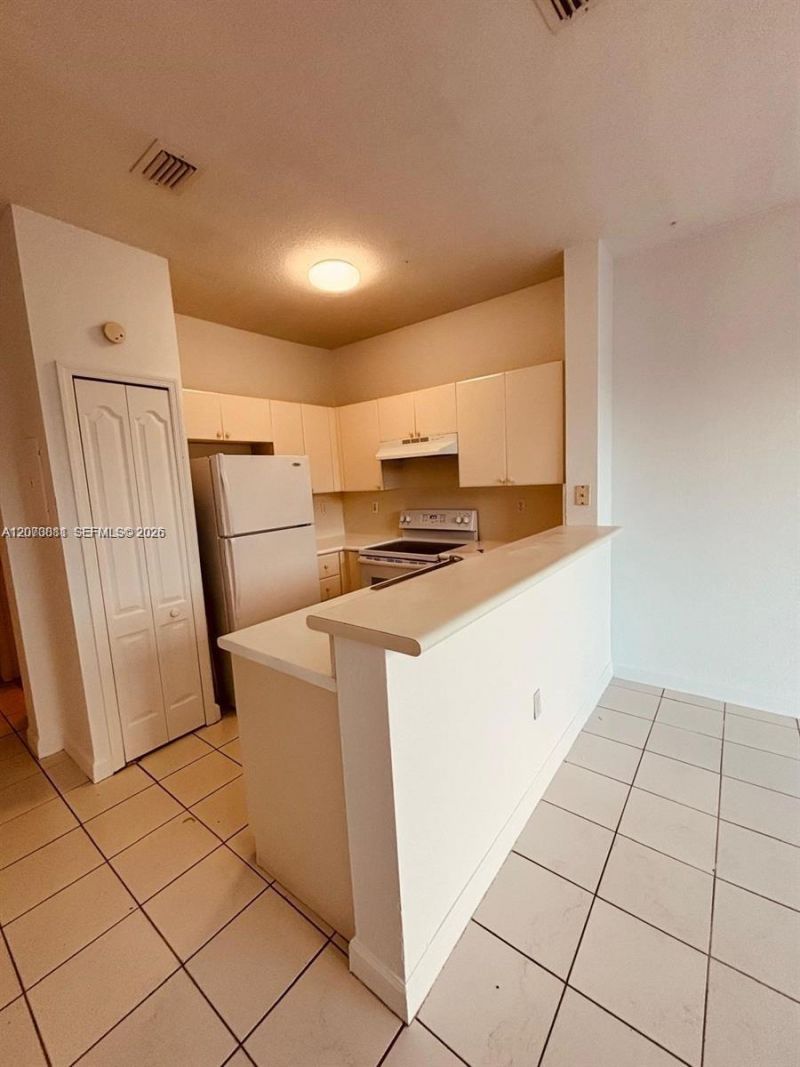 7080 NW 177th St , Unit 201-13, Hialeah, FL 33015 Photo