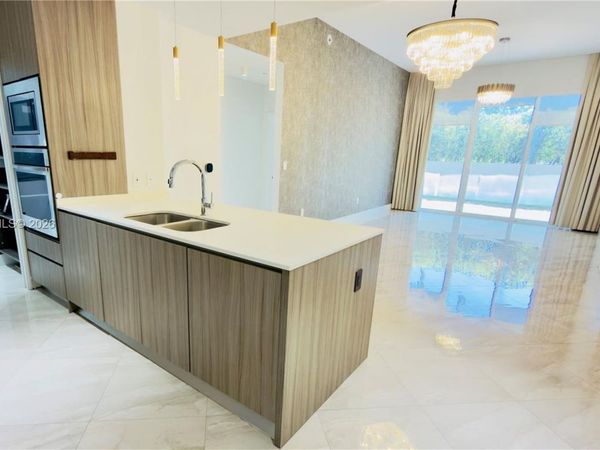 600 NE 27th St , Unit 604, Miami, FL 33137