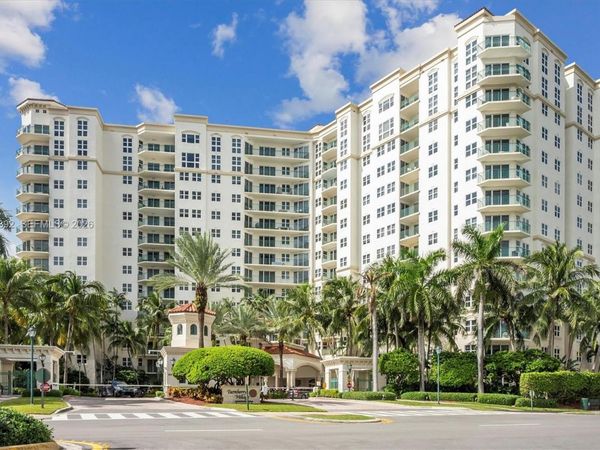 20000 E Country Club Dr , Unit 302, Aventura, FL 33180