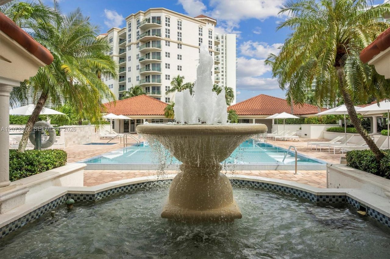 20000 E Country Club Dr , Unit 302, Aventura, FL 33180 Photo