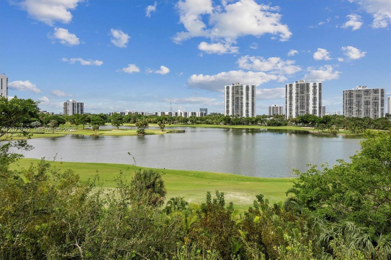 20000 E Country Club Dr , Unit 302, Aventura, FL 33180 Photo