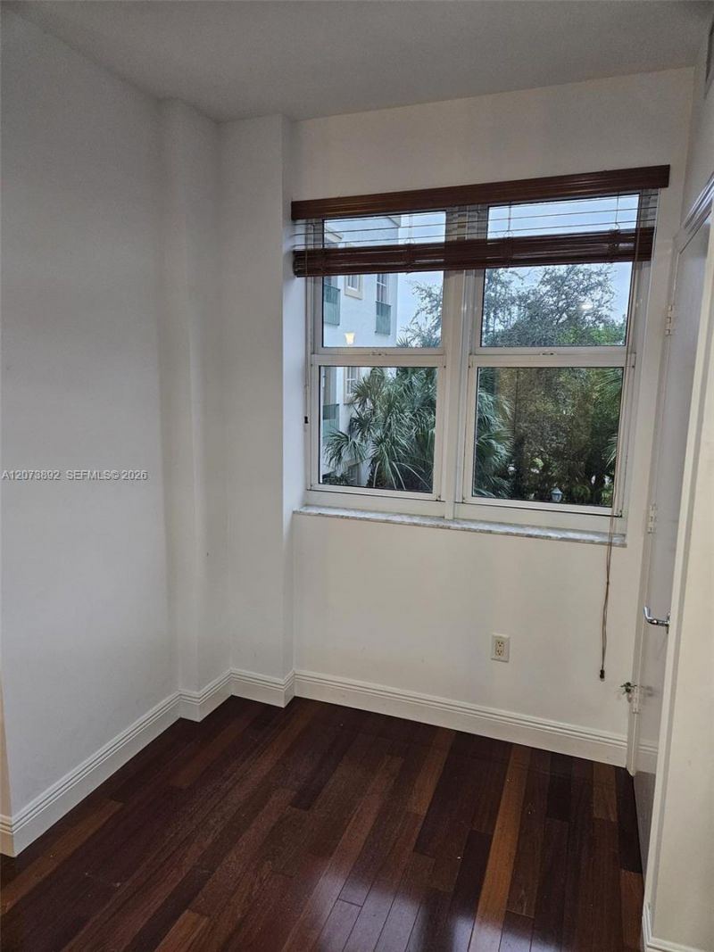 20000 E Country Club Dr , Unit 302, Aventura, FL 33180 Photo