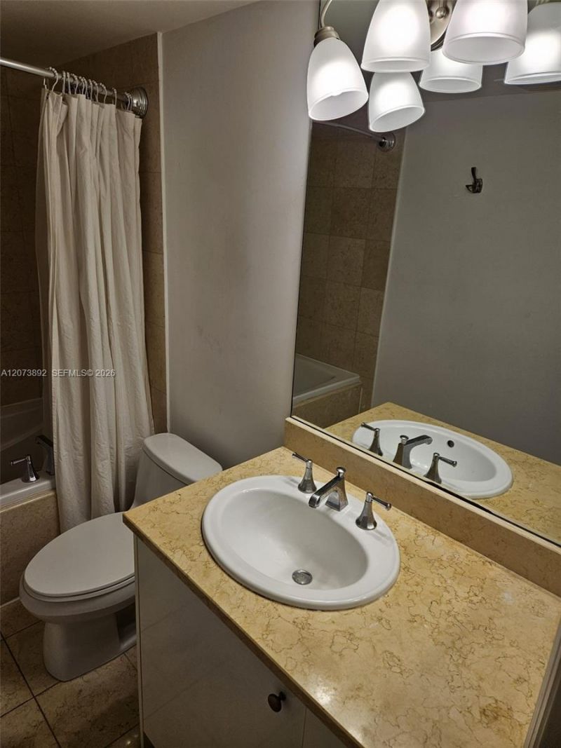 20000 E Country Club Dr , Unit 302, Aventura, FL 33180 Photo