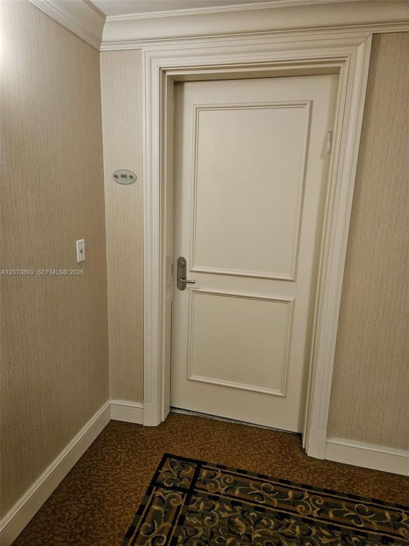 20000 E Country Club Dr , Unit 302, Aventura, FL 33180 Photo