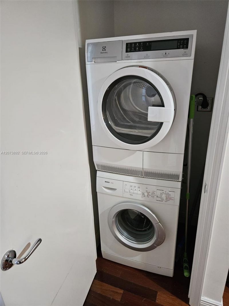 20000 E Country Club Dr , Unit 302, Aventura, FL 33180 Photo