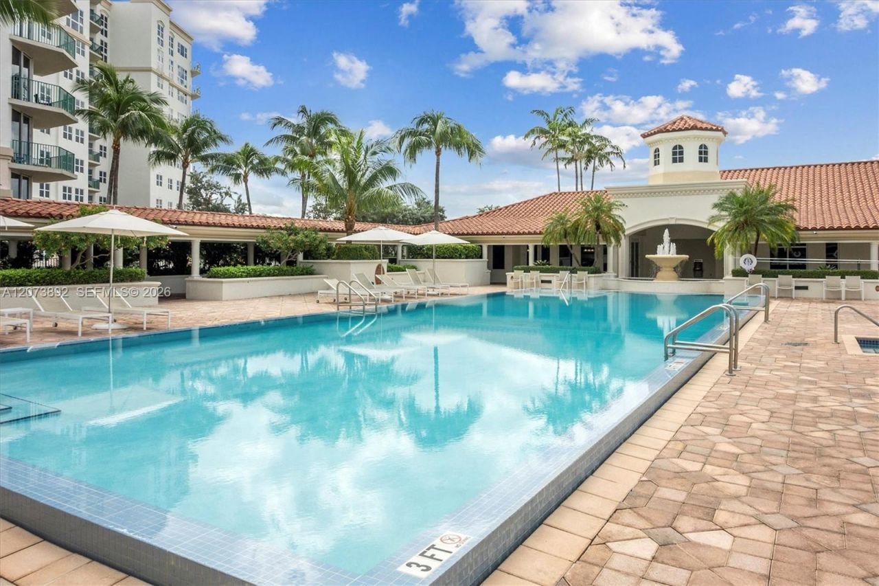 20000 E Country Club Dr , Unit 302, Aventura, FL 33180 Photo