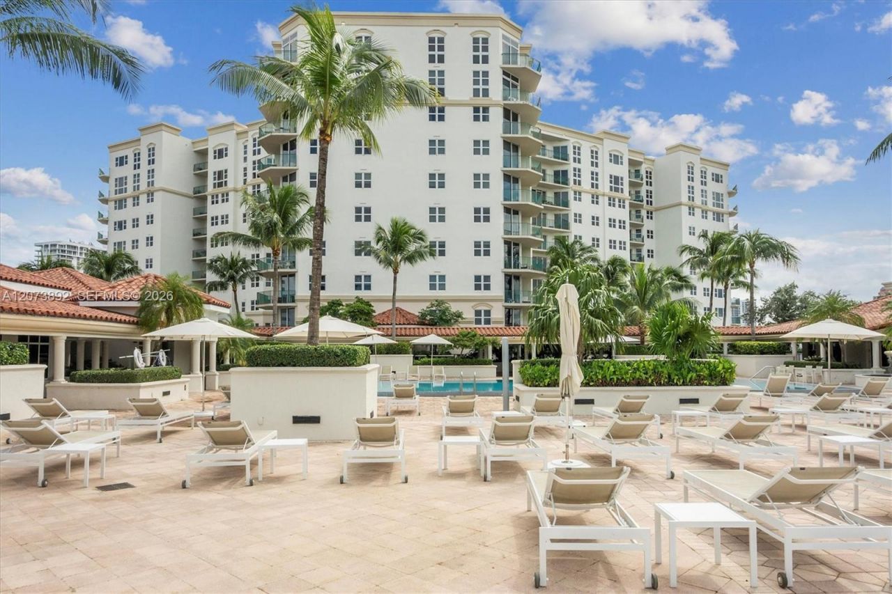 20000 E Country Club Dr , Unit 302, Aventura, FL 33180 Photo