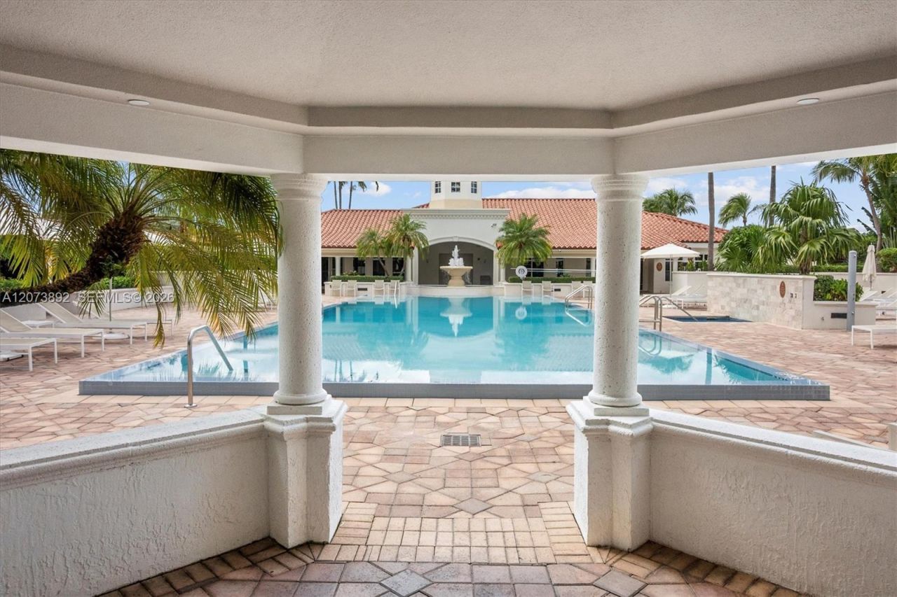 20000 E Country Club Dr , Unit 302, Aventura, FL 33180 Photo