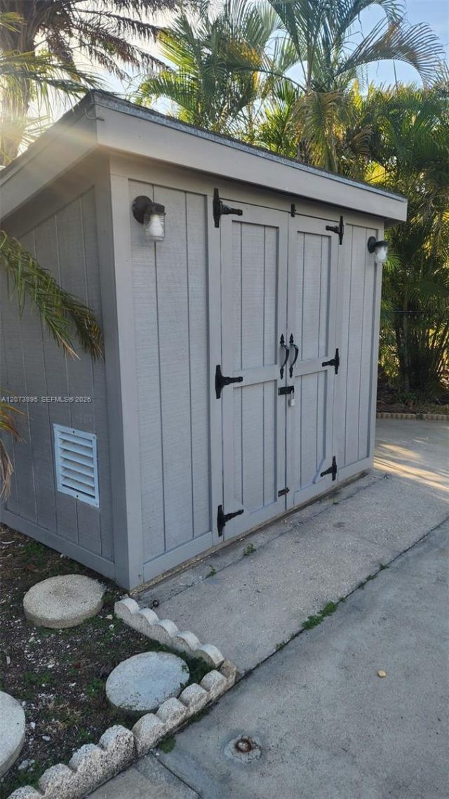 150 Smallwood Dr , Unit 6, Chokoloskee, FL 34138 Photo