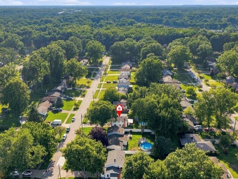 28520 Spruce Drive, North Olmsted, OH 44070 Photo 2