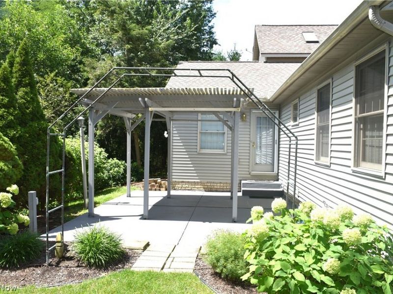7070 NW Bentley Street NW, Massillon, OH 44646 Photo 3