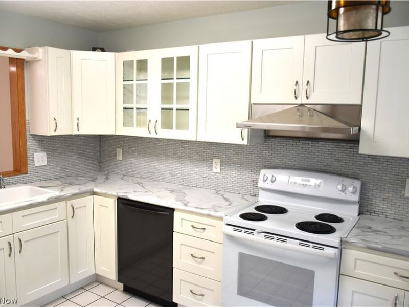 7070 NW Bentley Street NW, Massillon, OH 44646 Photo 8