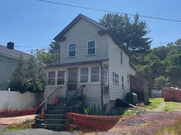 14 Green St, Oxford, NJ 07863