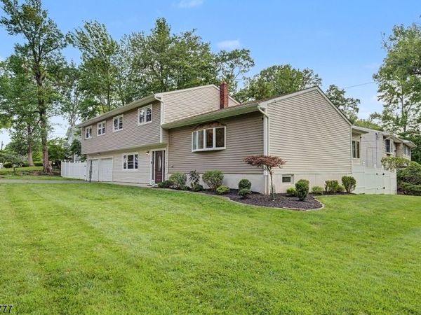 41 Montclair Ave, Edison, NJ 08820