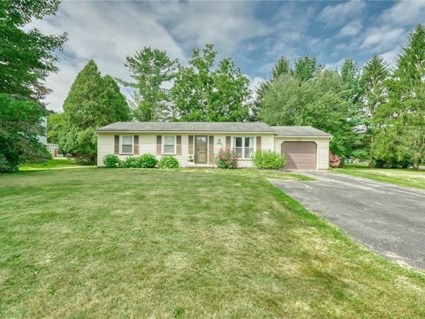 1127 Lake Park Lane , Webster, NY 14580