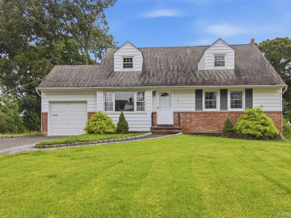 15 Apple Lane , Commack, NY 11725