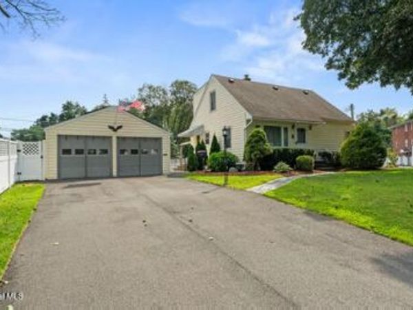 10 Murrlin Drive, Delmar, NY 12054